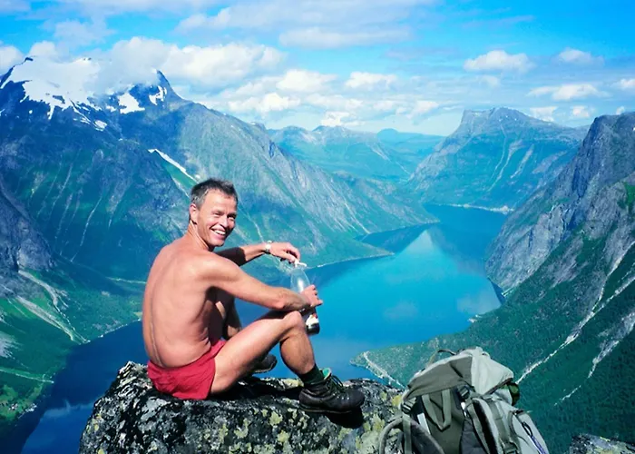 Two-Bedroom Holiday home in Eresfjord 2 Ferienhaus