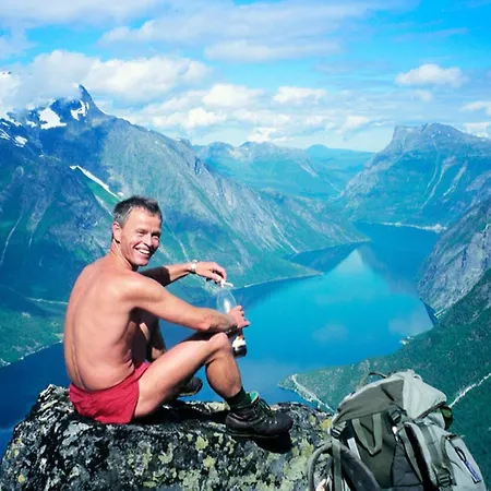 4 Person Holiday Home In Eresfjord-By Traum Hébergement de vacances