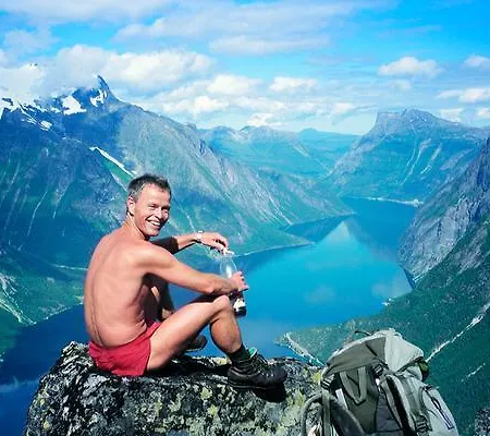 Hébergement de vacances 4 Person Holiday Home In Eresfjord-By Traum Overas