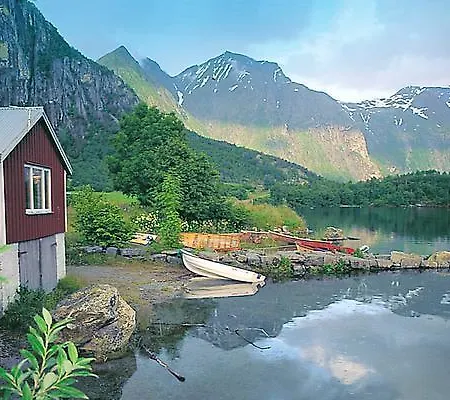 Hébergement de vacances 4 Person Holiday Home In Eresfjord-By Traum Overas