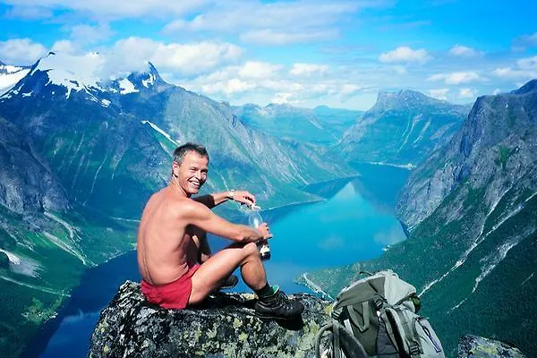 Hébergement de vacances 4 Person Holiday Home In Eresfjord-By Traum Overas