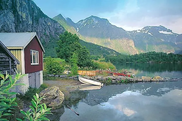 Hébergement de vacances 4 Person Holiday Home In Eresfjord-By Traum Overas